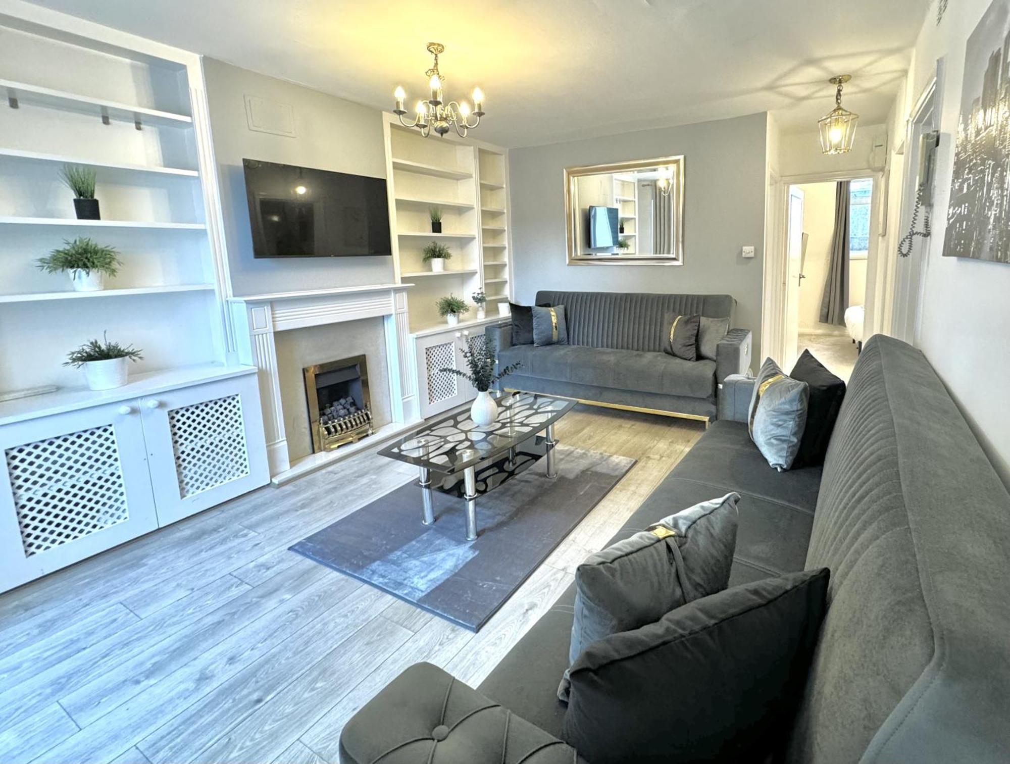 Newly Renovated Kensington 2 Bedroom Apartment With Balcony Near Harrods Sleeps 6, 2 Min Walk From Station Лондон Екстериор снимка