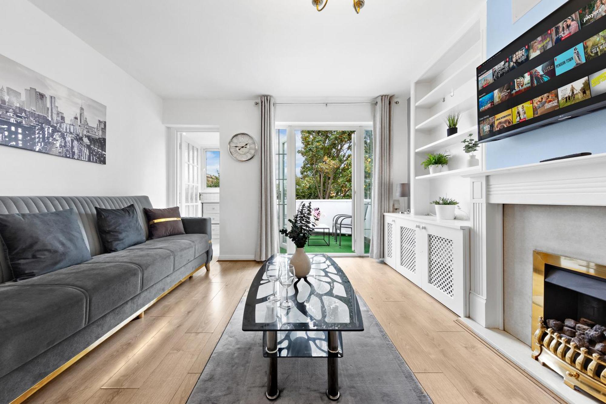 Newly Renovated Kensington 2 Bedroom Apartment With Balcony Near Harrods Sleeps 6, 2 Min Walk From Station Лондон Екстериор снимка