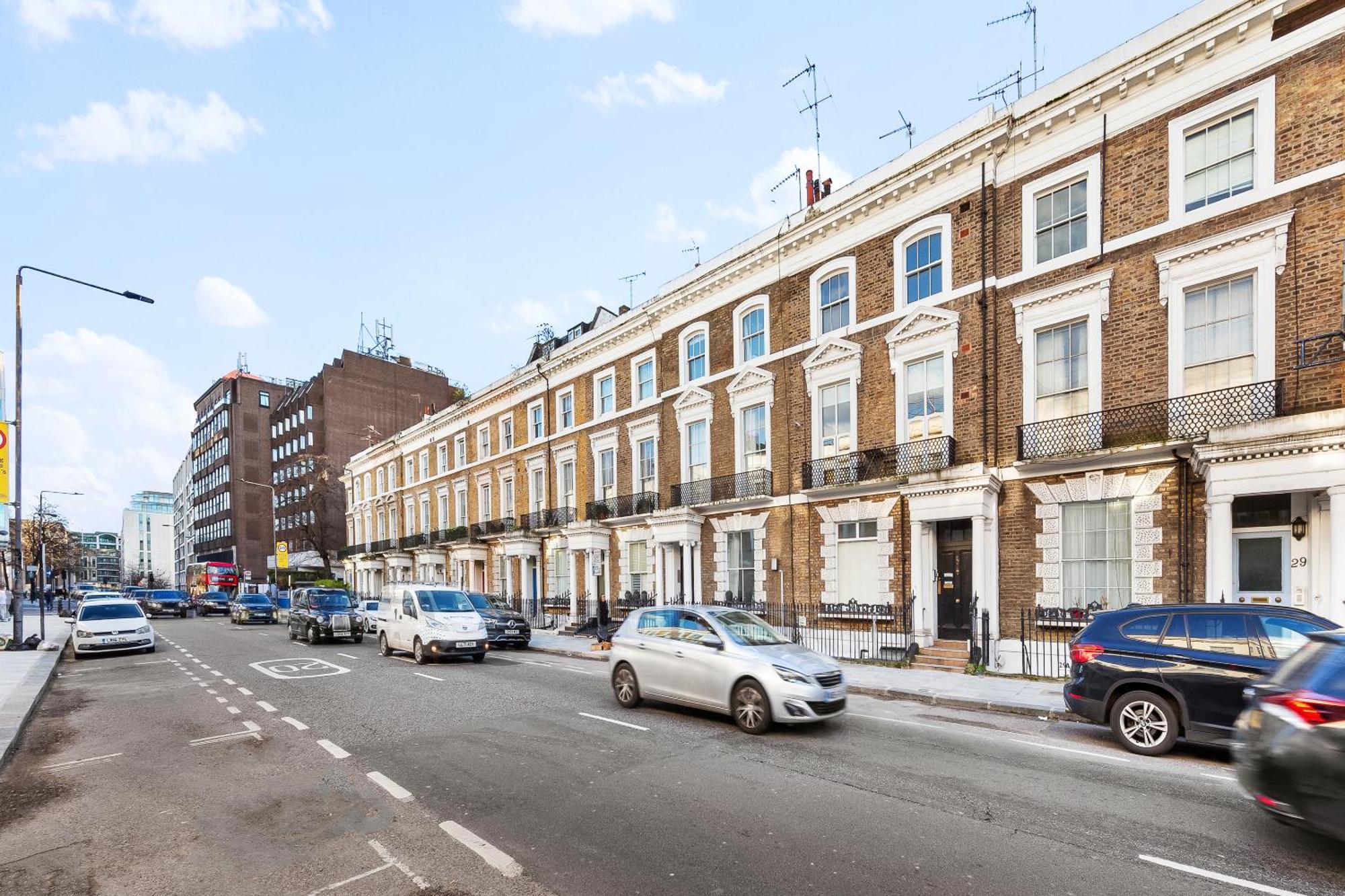 Newly Renovated Kensington 2 Bedroom Apartment With Balcony Near Harrods Sleeps 6, 2 Min Walk From Station Лондон Екстериор снимка