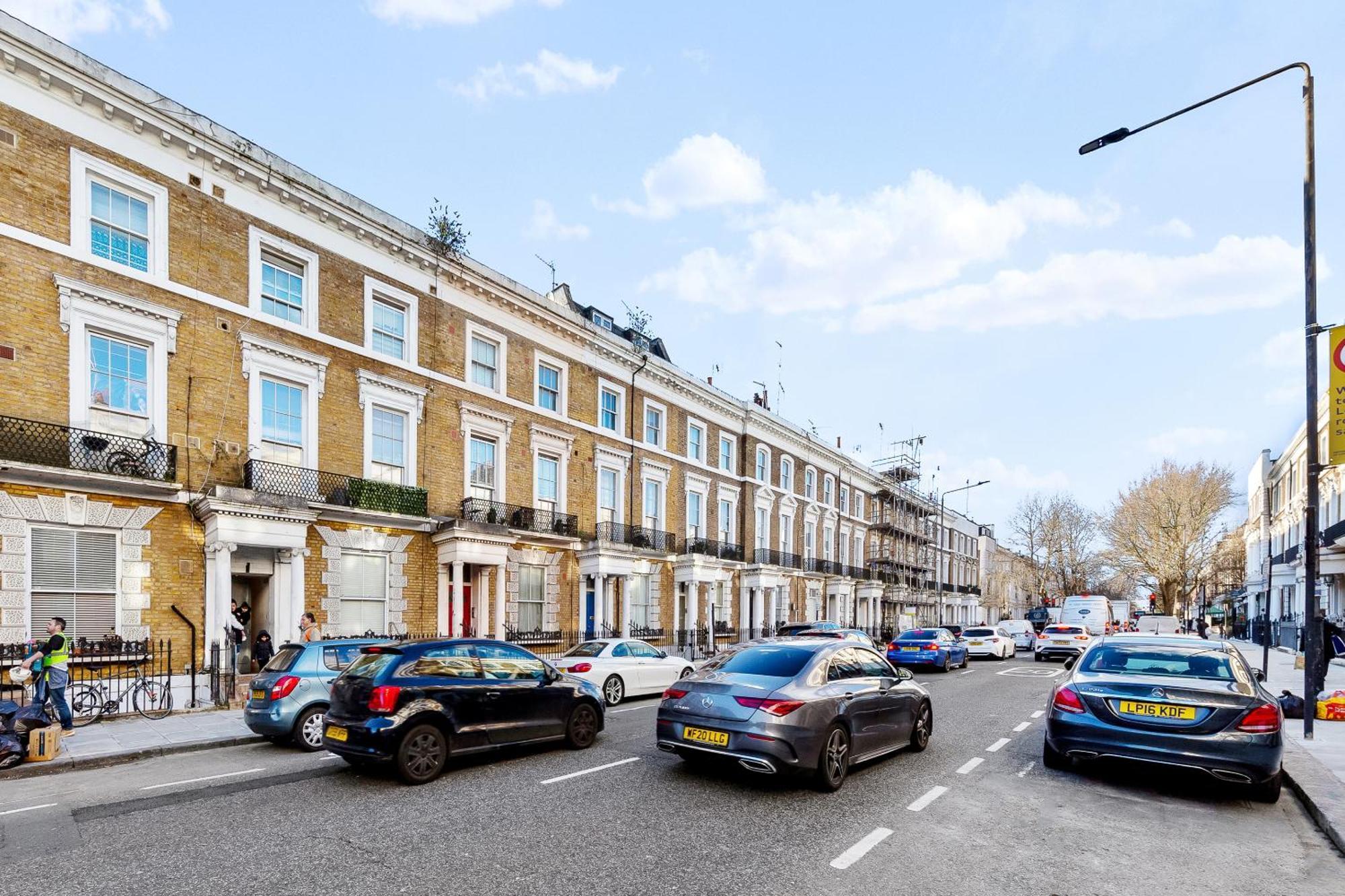 Newly Renovated Kensington 2 Bedroom Apartment With Balcony Near Harrods Sleeps 6, 2 Min Walk From Station Лондон Екстериор снимка